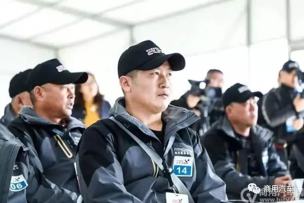 欧曼EST安全之星获评“化工物流行业推荐用车”