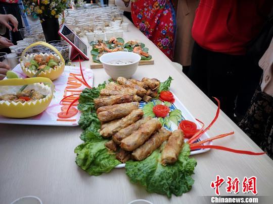 留学生在中国大学美食节,留学生派对各国带各国美食