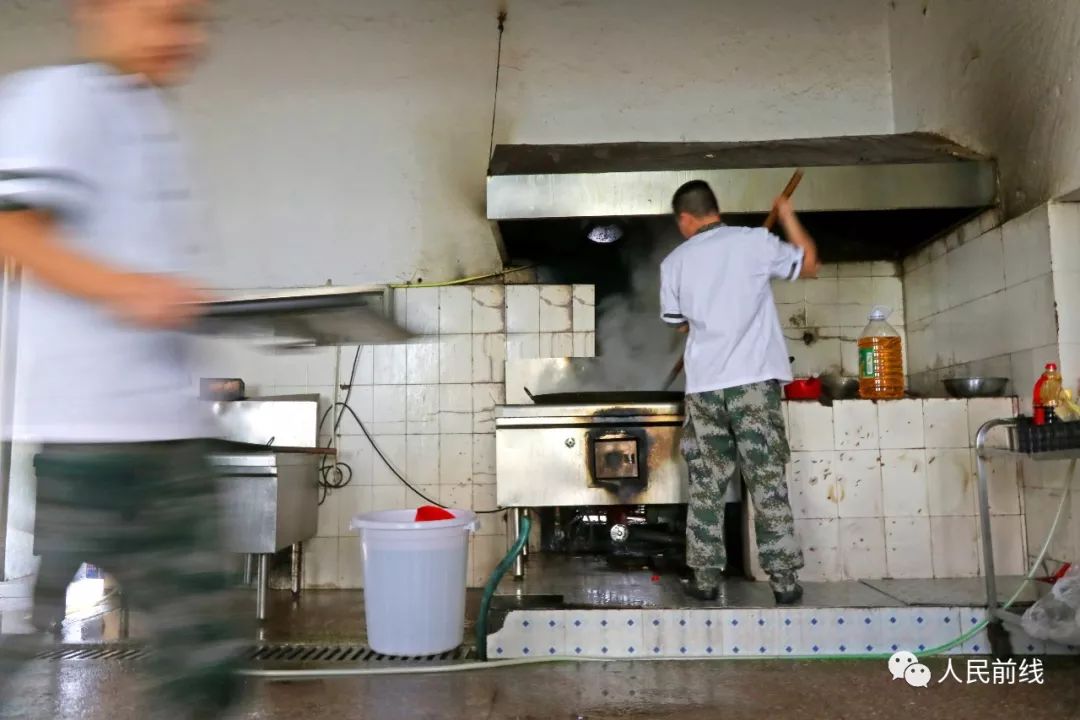 新兵连伙食为啥比基层好,新兵连伙食好吗