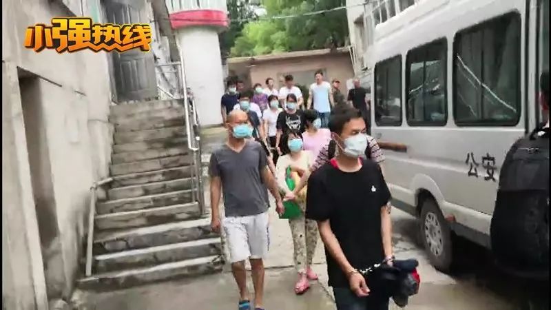 男子和女网友视频聊天,女子与男友交往十年后崩溃