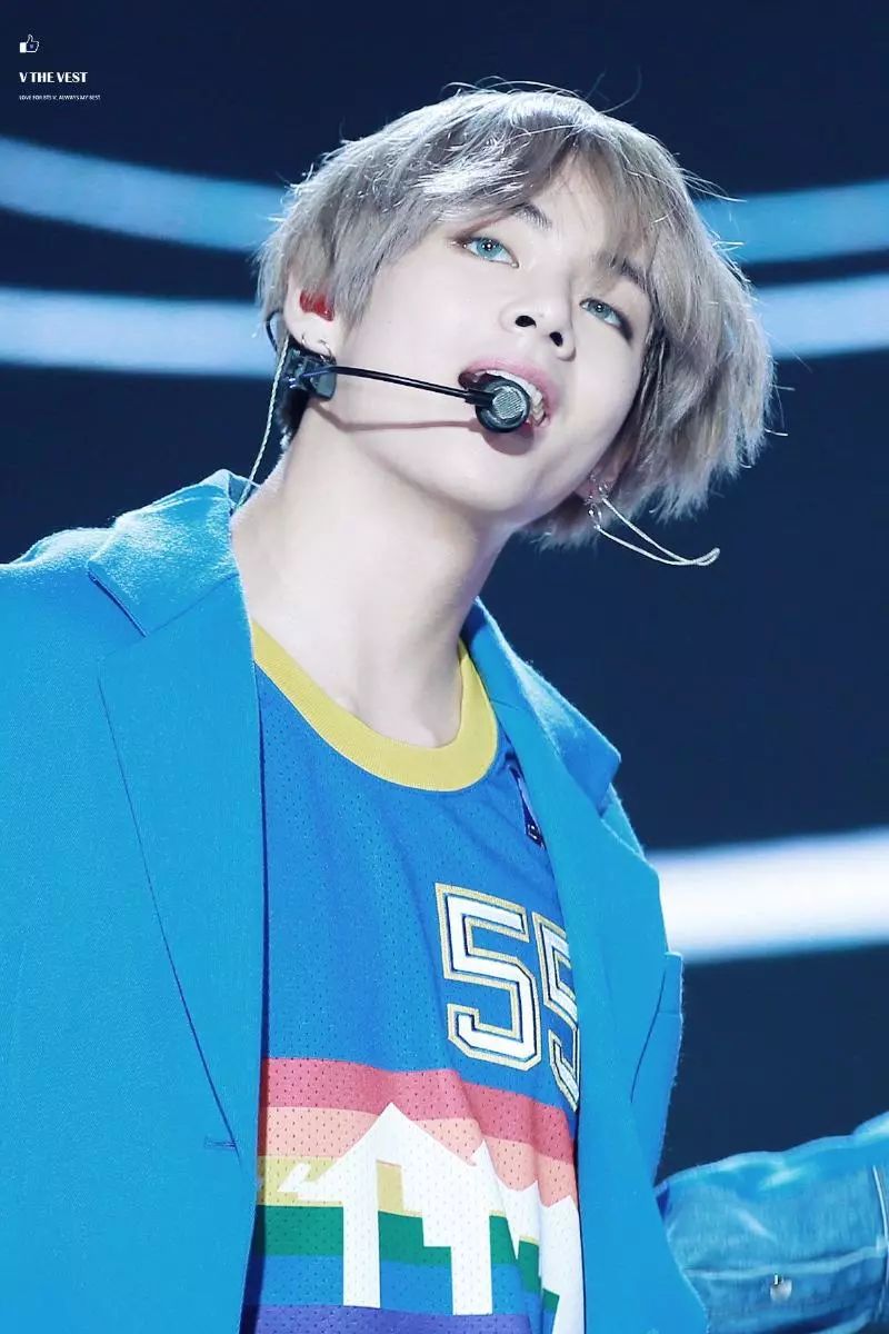 世界首帅V戴起耳环来,让女生都自愧不如啊!