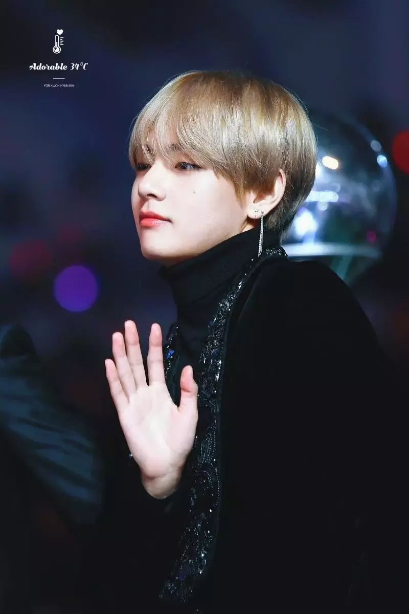 世界首帅V戴起耳环来,让女生都自愧不如啊!