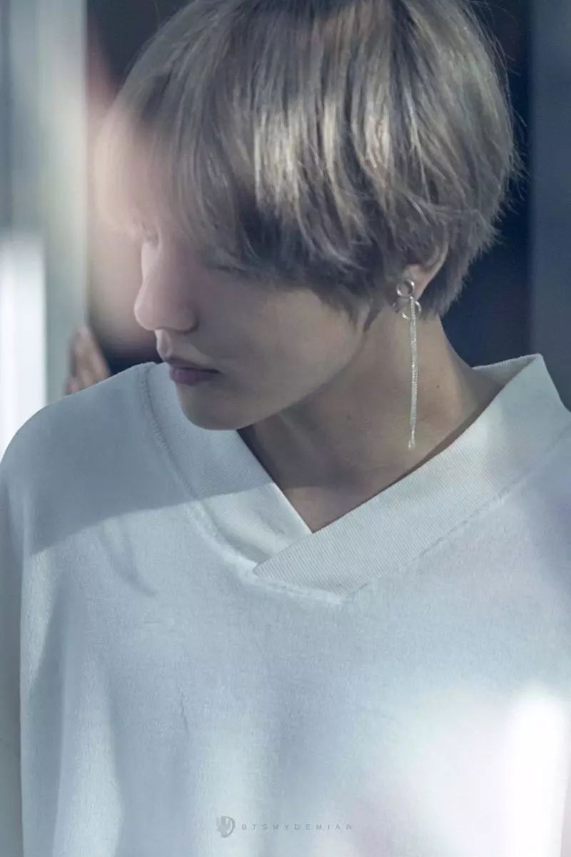 世界首帅V戴起耳环来,让女生都自愧不如啊!