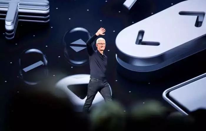 苹果向中国市场低头！新iPhone跳水超1500元，电商深夜行动：一起来降价！