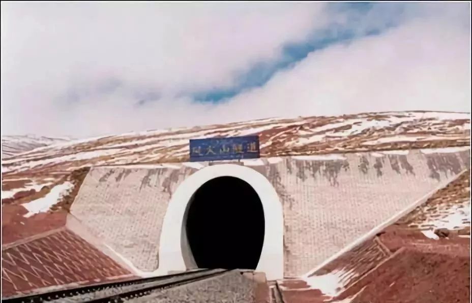 川藏铁路建成的意义是什么,川藏铁路建设意味着什么
