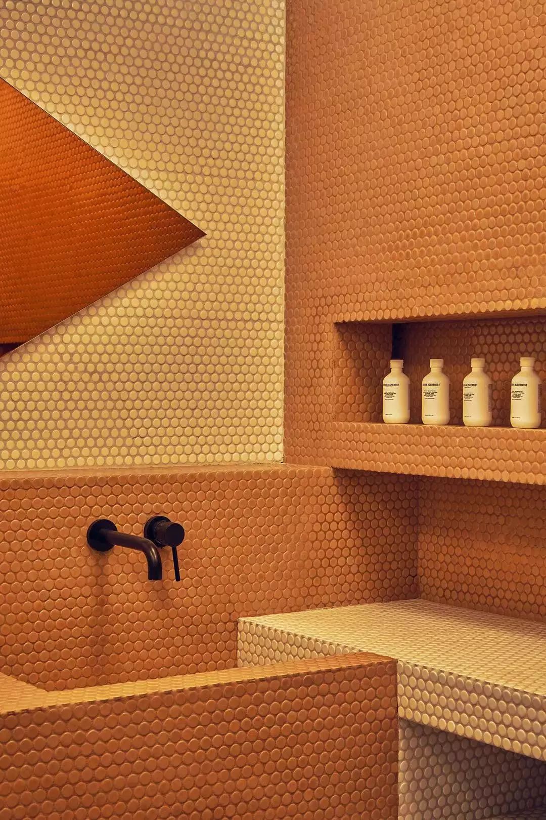 进公寓买设计品,到邮局逛百货店,这三家潮铺我真的摸不透