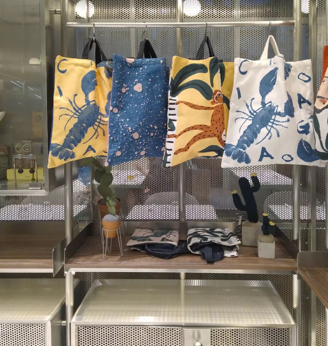 进公寓买设计品,到邮局逛百货店,这三家潮铺我真的摸不透