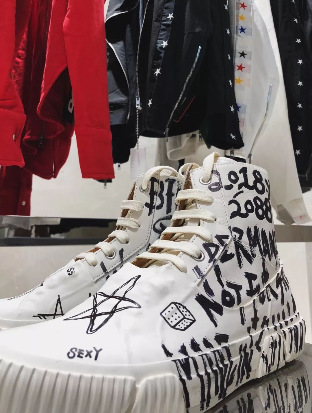 进公寓买设计品，到邮局逛百货店，这三家潮铺我真的摸不透