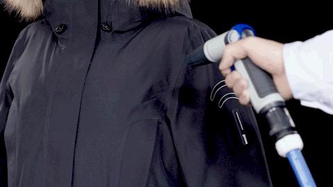 波司登出去游玩,波司登极寒鹅绒2023新款极地冰川