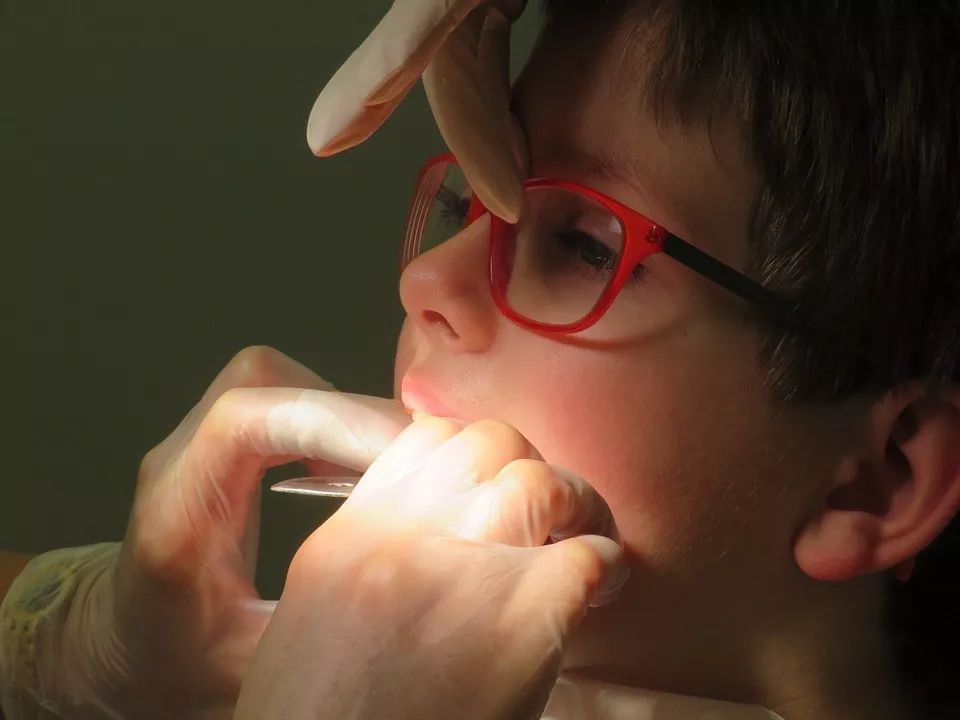 孩子牙齿如何长得整齐,孩子牙齿怎么才能整齐