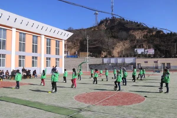 手拉手心连心助力乡村振兴,群众路幼小衔接