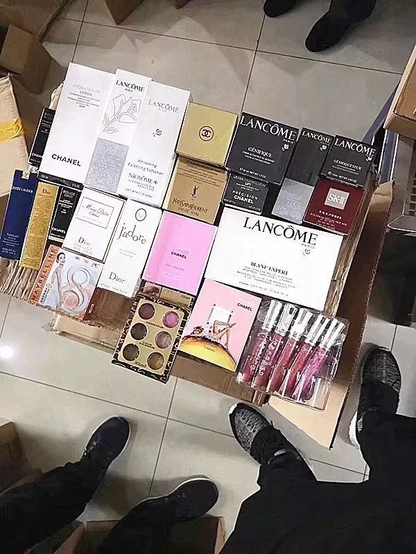 雅诗兰黛兰蔻香奈儿,假冒大牌护肤品被查