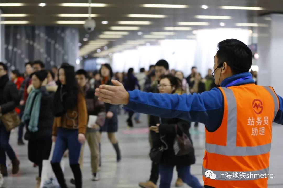 挤地铁怎么会挤不进去呢,如何减少挤地铁