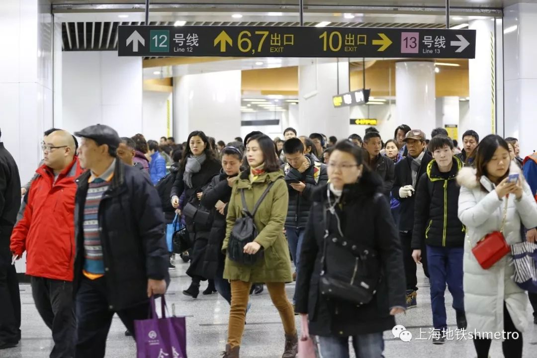 挤地铁怎么会挤不进去呢,如何减少挤地铁