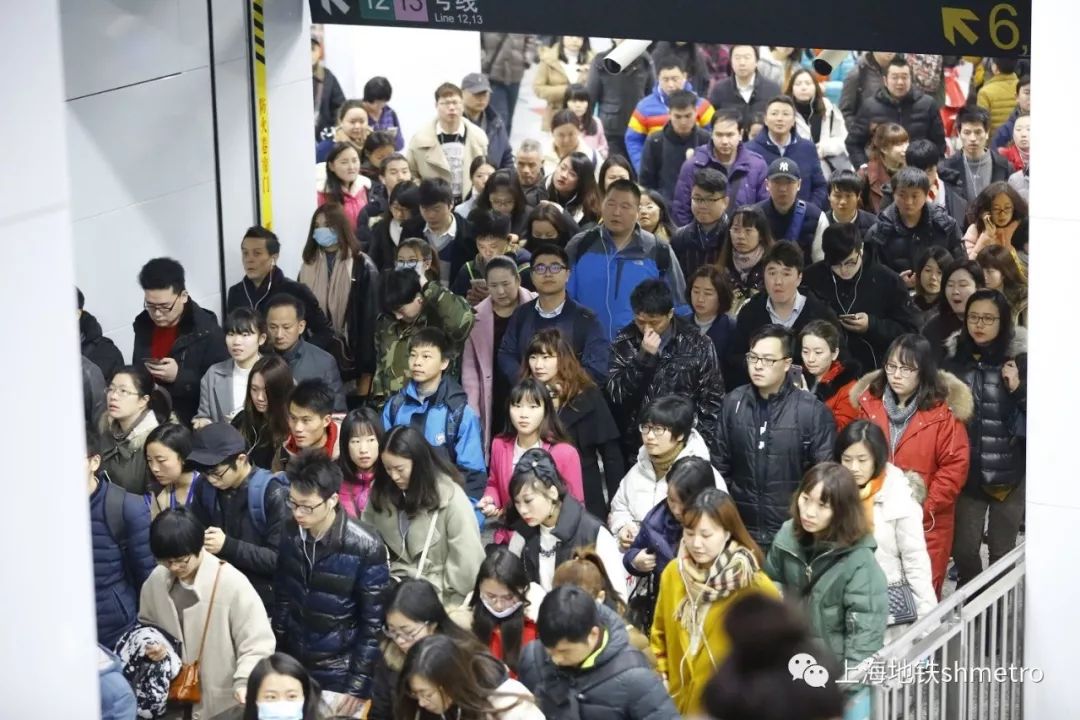 挤地铁怎么会挤不进去呢,如何减少挤地铁