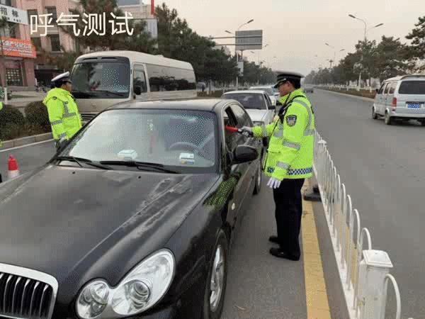 秦皇岛交警全城查酒驾！好友两人一同入网！你中招了吗？