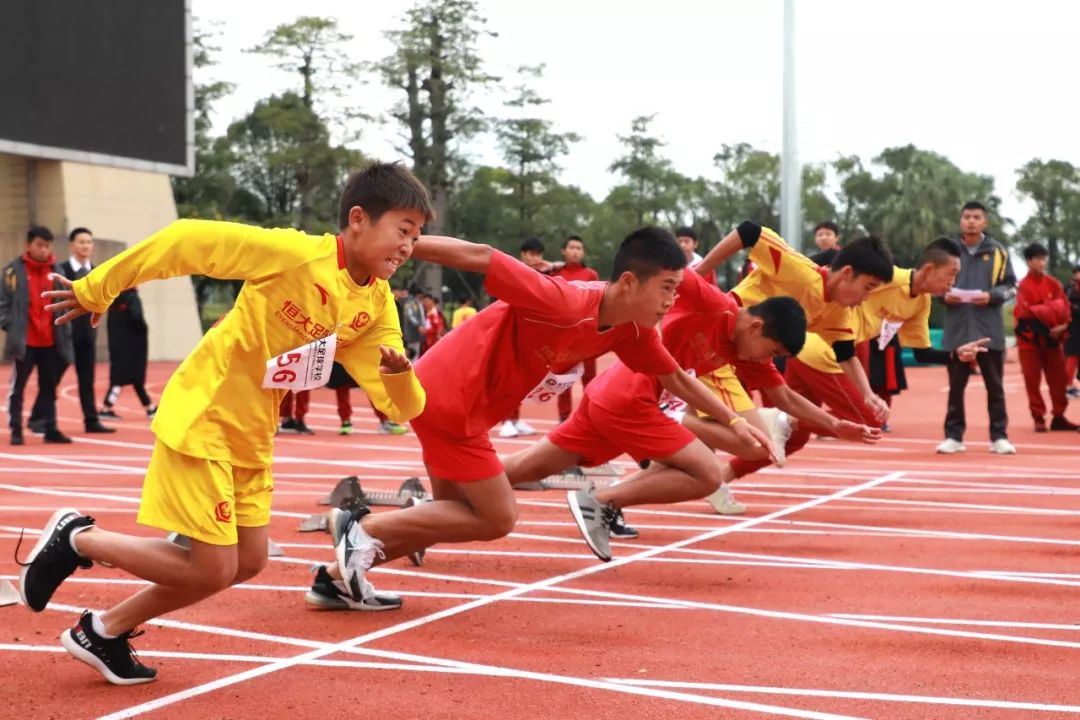 足球特色校的足球比赛,足球趣味运动会项目