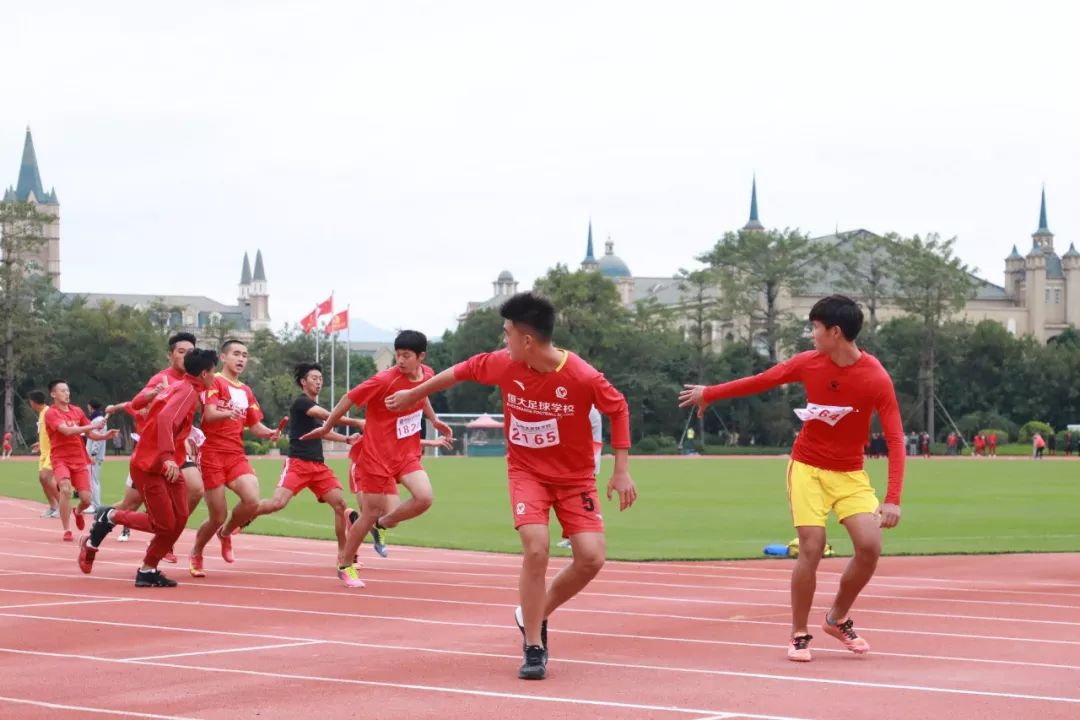 足球特色校的足球比赛,足球趣味运动会项目