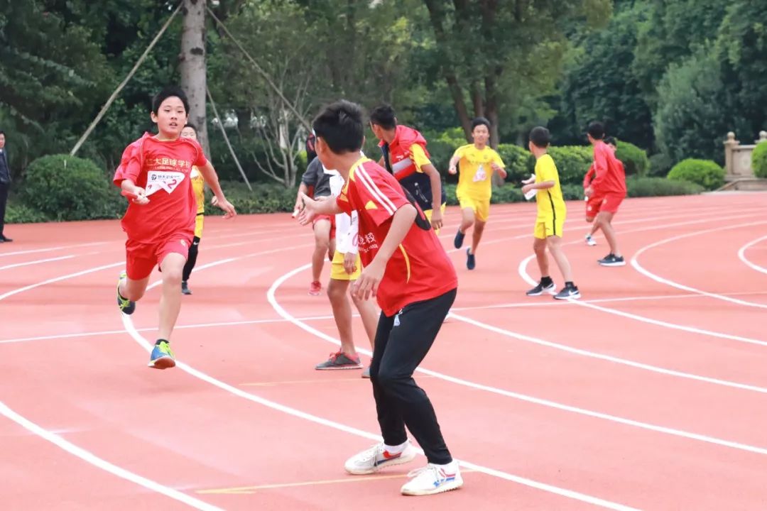 足球特色校的足球比赛,足球趣味运动会项目