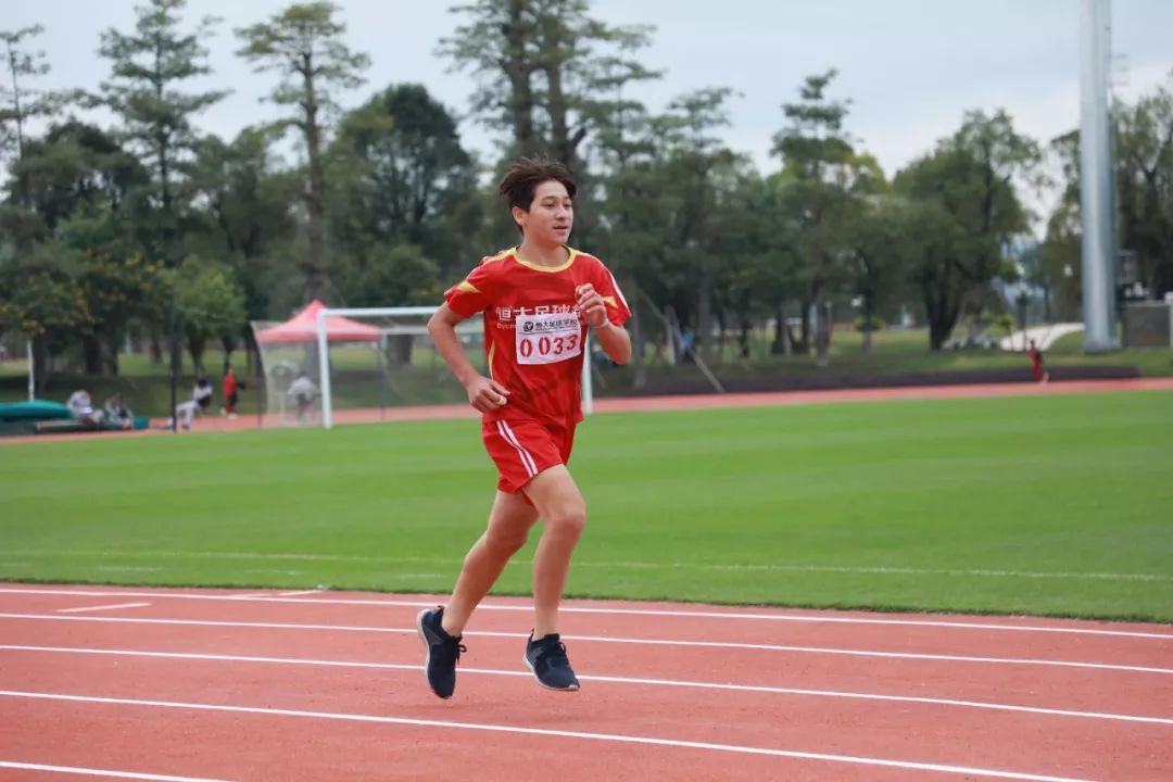 足球特色校的足球比赛,足球趣味运动会项目