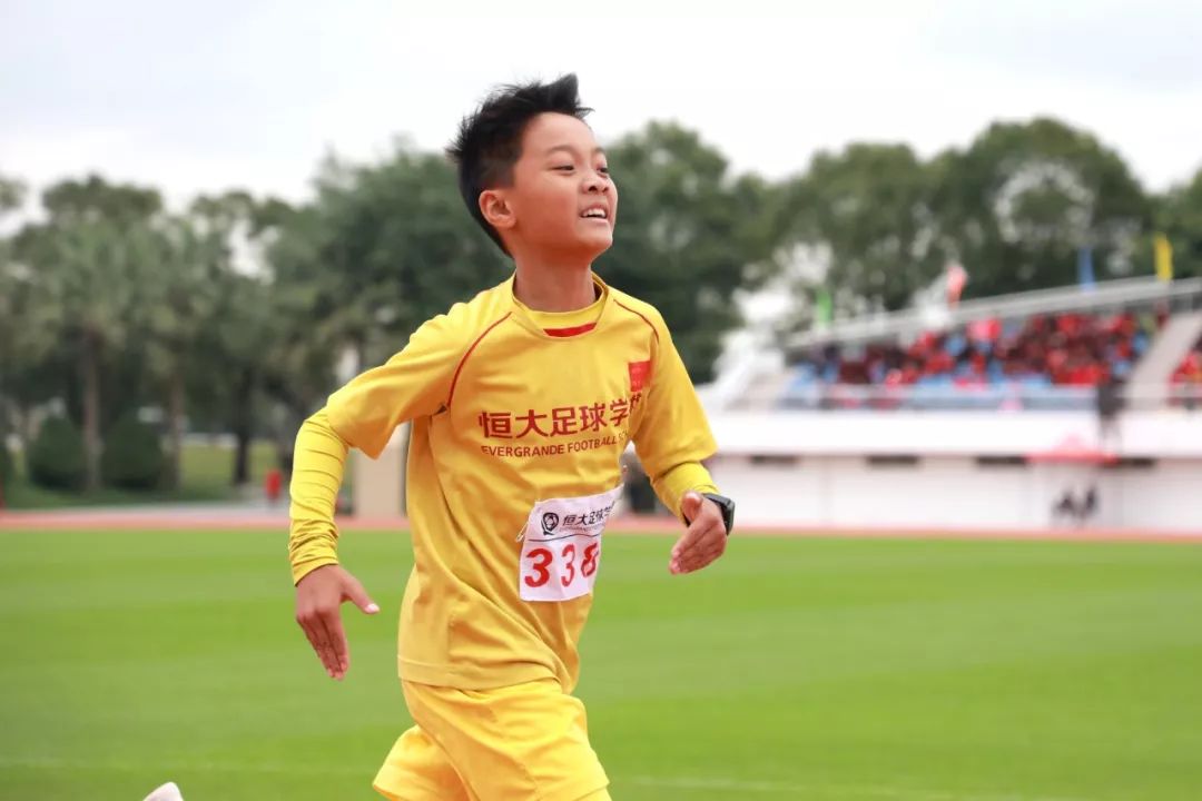 足球特色校的足球比赛,足球趣味运动会项目