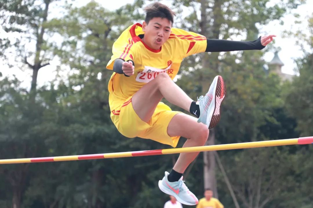 足球特色校的足球比赛,足球趣味运动会项目