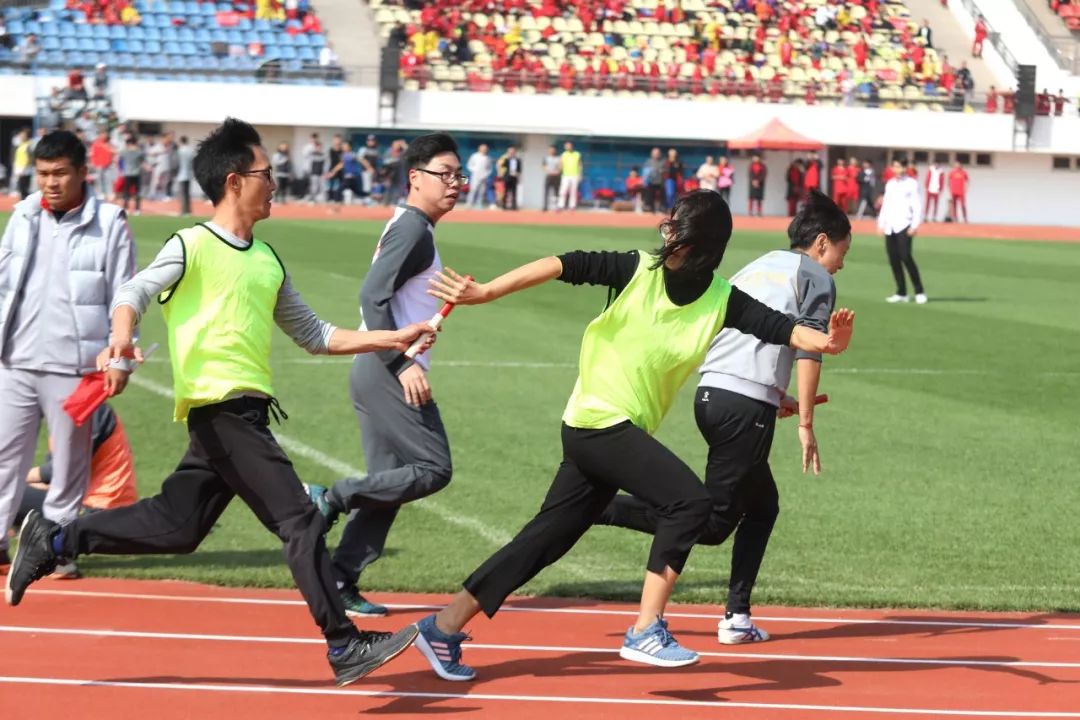 足球特色校的足球比赛,足球趣味运动会项目