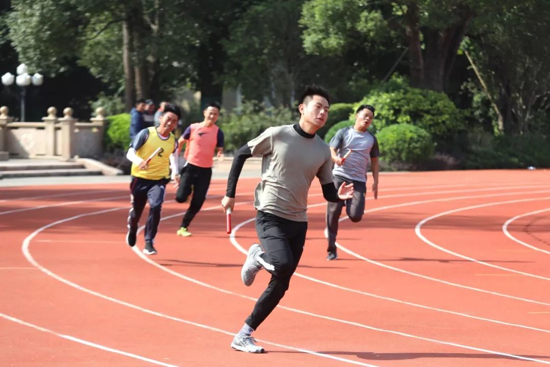 足球特色校的足球比赛,足球趣味运动会项目