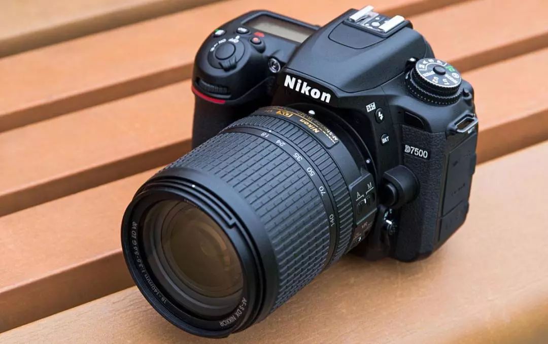 目前买尼康相机什么型号最好,新手买什么尼康单反相机好