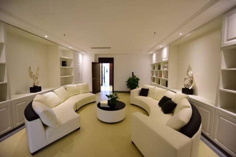 为啥这年头有了手机支付还有人用卡？这些高端信用卡福利你要是知道了也会用！