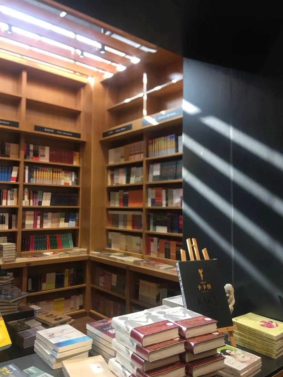 这家网红书店颜值与内涵并存,附近网红打卡书店