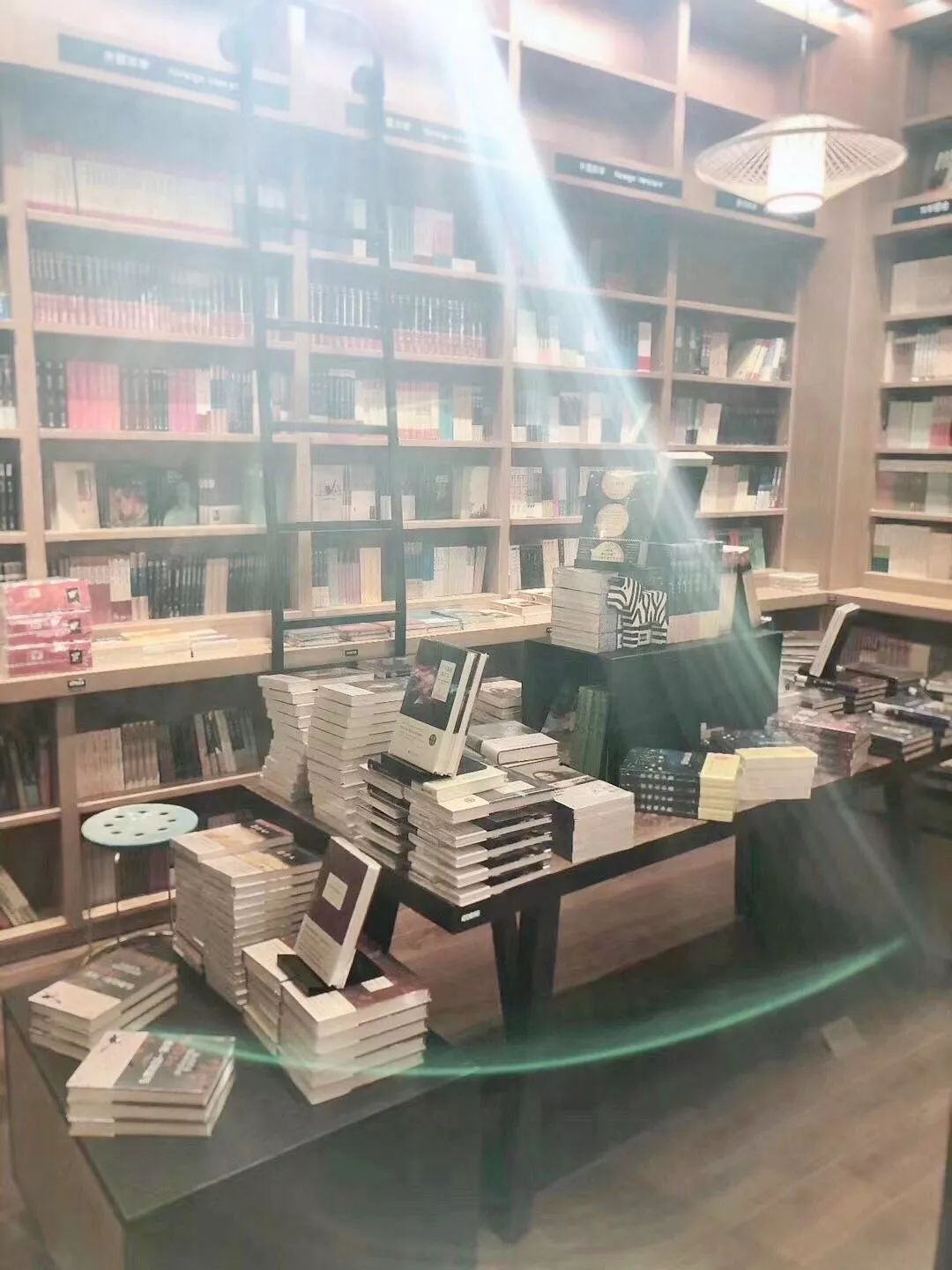 这家网红书店颜值与内涵并存,附近网红打卡书店