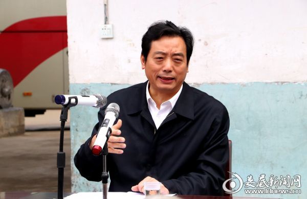 吴建平率队深入新化龙通村开展脱贫攻坚“大走访”活动