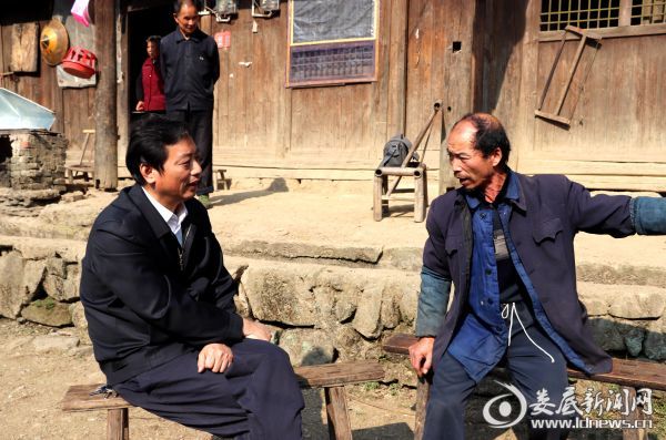 吴建平率队深入新化龙通村开展脱贫攻坚“大走访”活动