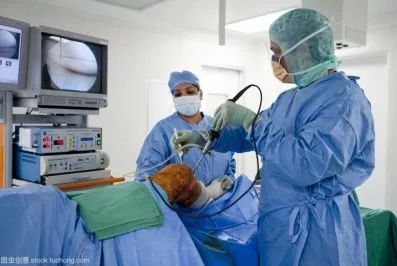 膝关节置换是微创还是开刀,膝关节置换必须要用助行器吗