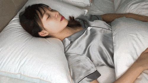 这个百元枕头让你享受五星级酒店的高级体验，一晚拯救失眠