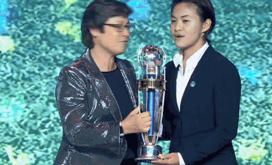 厉害！湖*姑北**娘荣膺亚洲足球小姐：从小跟男孩一起踢球