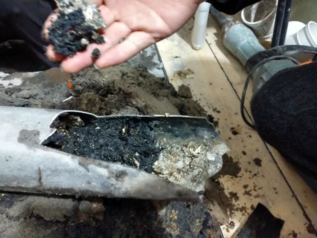 自来水管流淌黄水,水管总是流出铁锈水