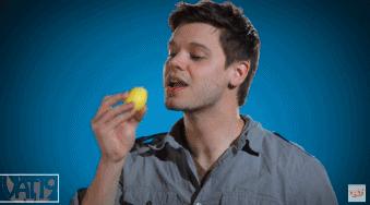 最有趣的扯蛋神器,国外小哥碎蛋神器