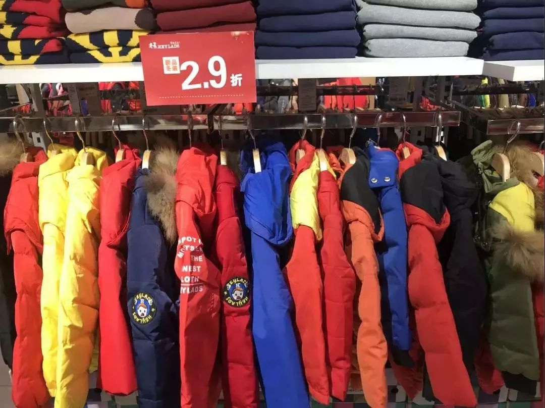 挤爆！1元抢儿童围巾雨伞，童装羽绒服低至2.9折，神木这家店要被搬空了！