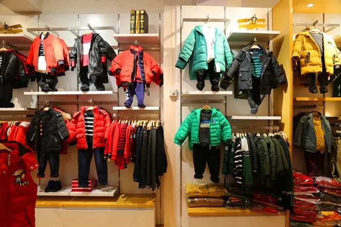 挤爆！1元抢儿童围巾雨伞，童装羽绒服低至2.9折，神木这家店要被搬空了！