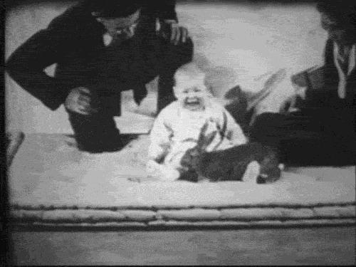 孩子哭是打一顿还是让她继续哭,孩子哭让你哭个够