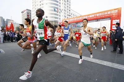 南宁2019年马拉松选手猝死,南宁马拉松规定的时间限制