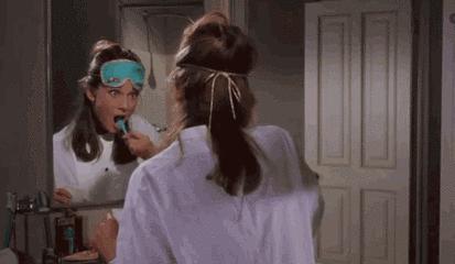 闭着嘴巴都感觉口腔有异味,闭着嘴巴嘴巴里有一股臭味