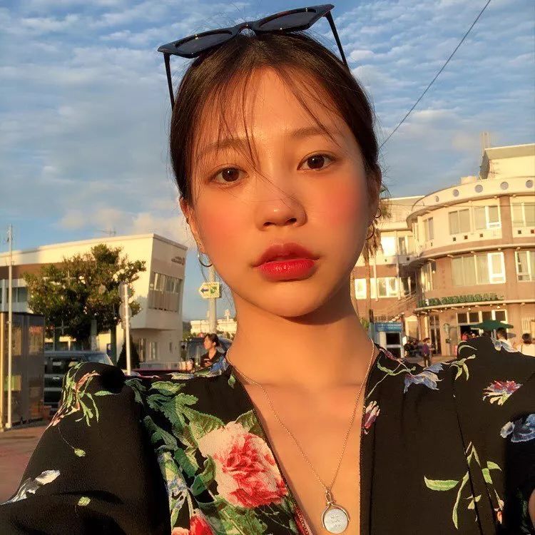 什么？！身高不足165CM的“厌世脸”也能当模特，韩国草根博主Mulbada用她的超高衣品做到了！