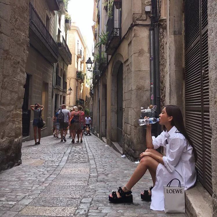 什么？！身高不足165CM的“厌世脸”也能当模特，韩国草根博主Mulbada用她的超高衣品做到了！