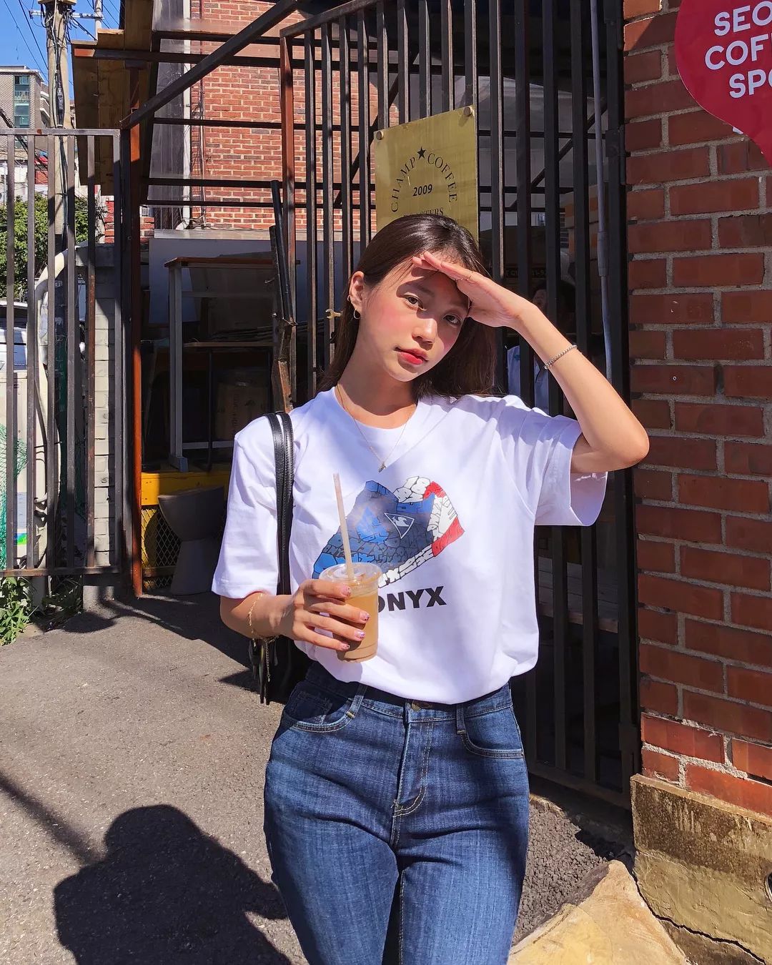 什么？！身高不足165CM的“厌世脸”也能当模特，韩国草根博主Mulbada用她的超高衣品做到了！