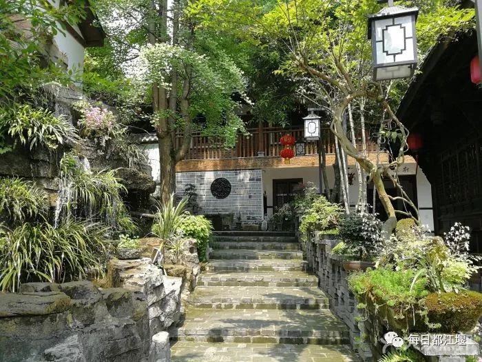 乡村旅游民宿的发展与创新,青城山下大型农家乐