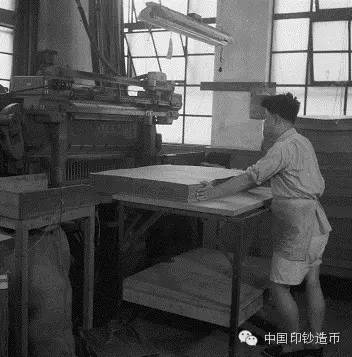 70年后的人民币现在值多少钱,70年来百元人民币变化