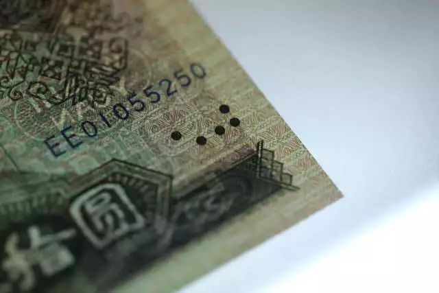 70年后的人民币现在值多少钱,70年来百元人民币变化